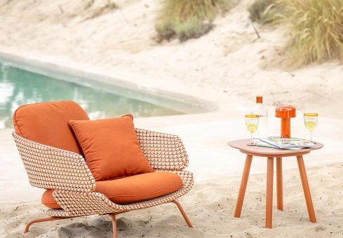 Tips To Clean Chlorine Residue Off Plastic Pool Chairs